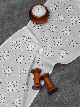 Шитье на батисте М906