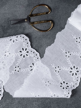 Шитье на батисте М835