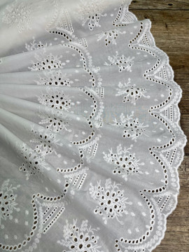 Шитье на батисте М742