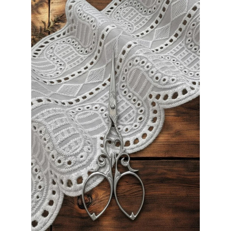 Шитье на батисте М946