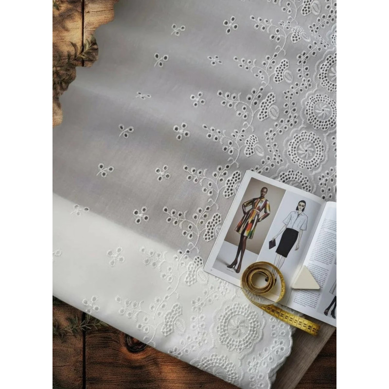 Шитье на смесовом батисте М947