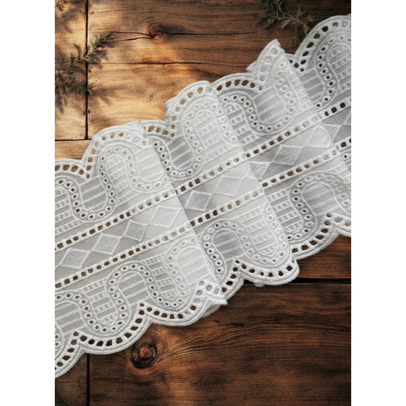 Шитье на батисте М946