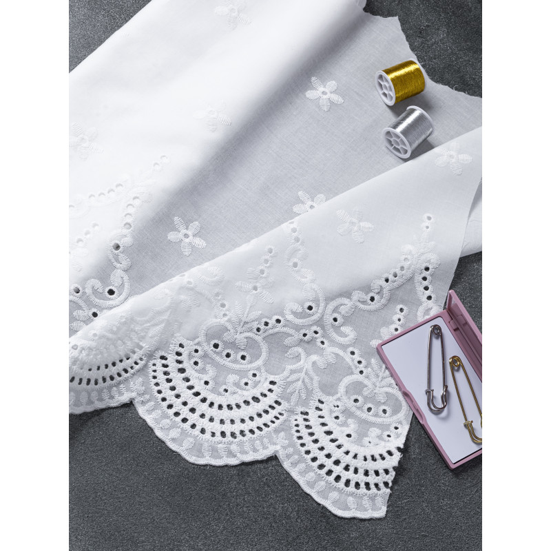 Шитье на батисте М884