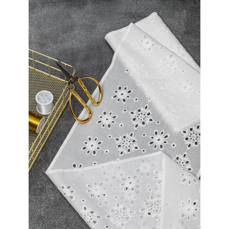 Шитье на батисте М906