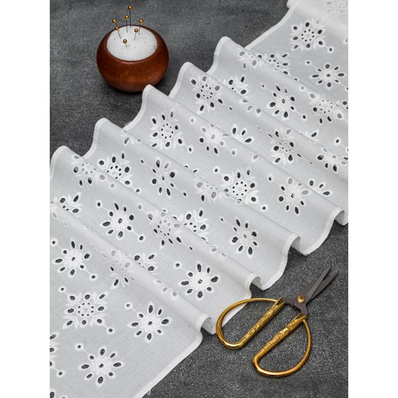 Шитье на батисте М906