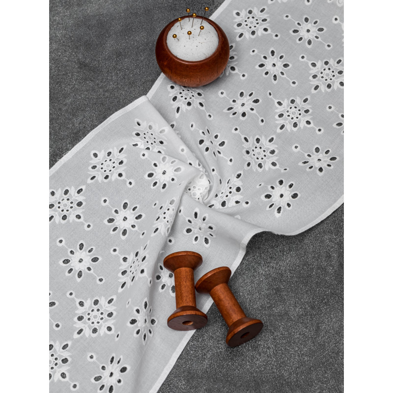 Шитье на батисте М906