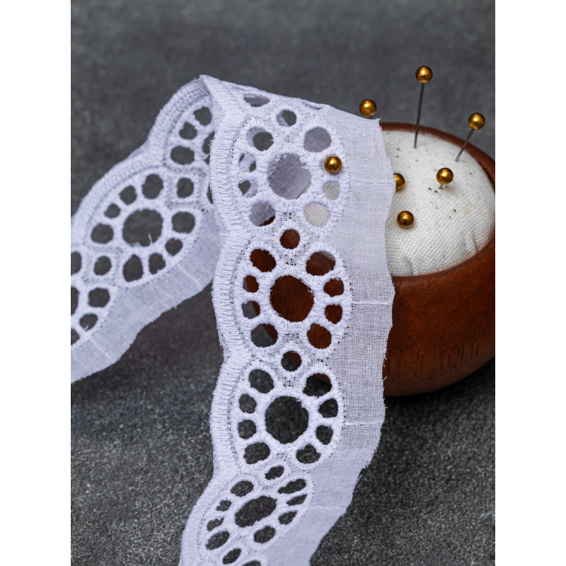 Шитье на батисте М909