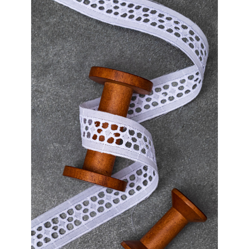 Шитье на батисте М907