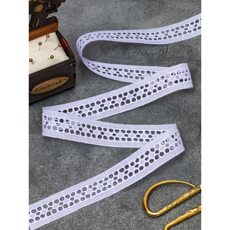 Шитье на батисте М907