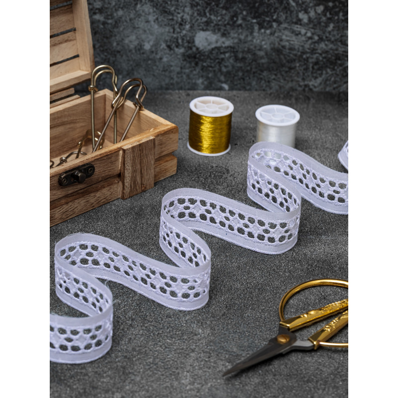 Шитье на батисте М907