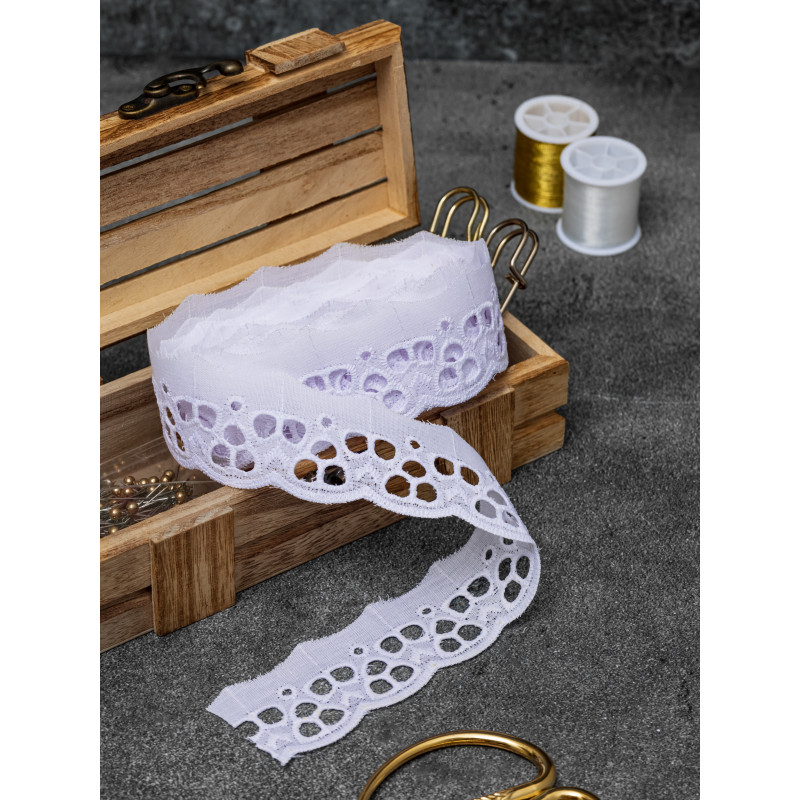 Шитье на батисте М908