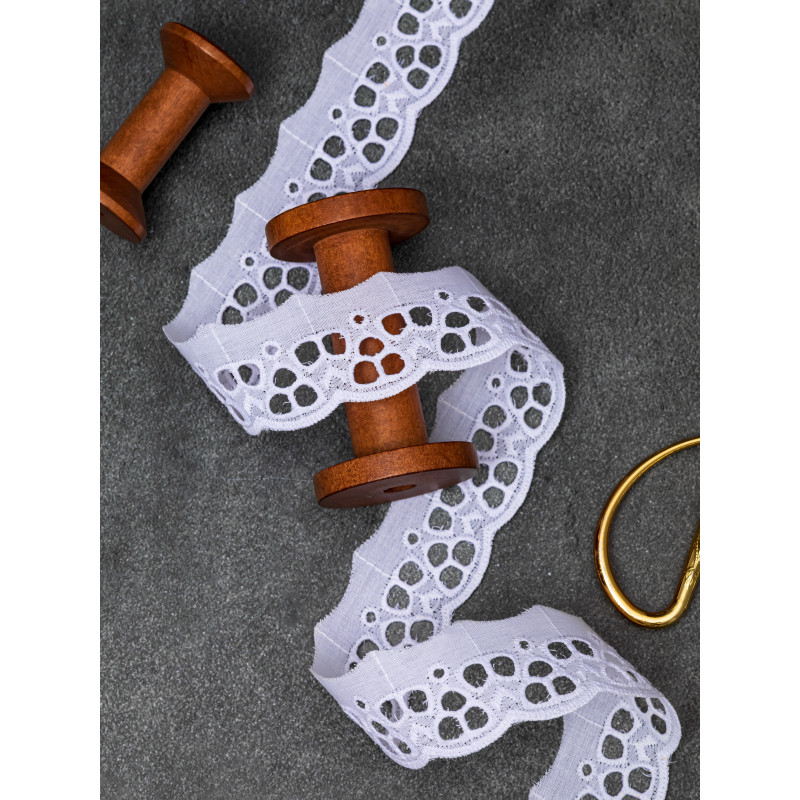 Шитье на батисте М908