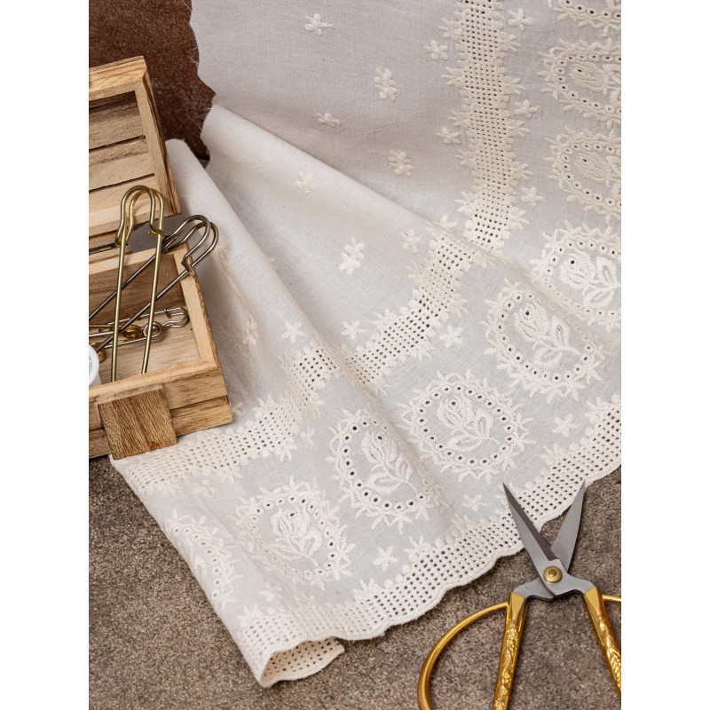 Шитье на батисте М939