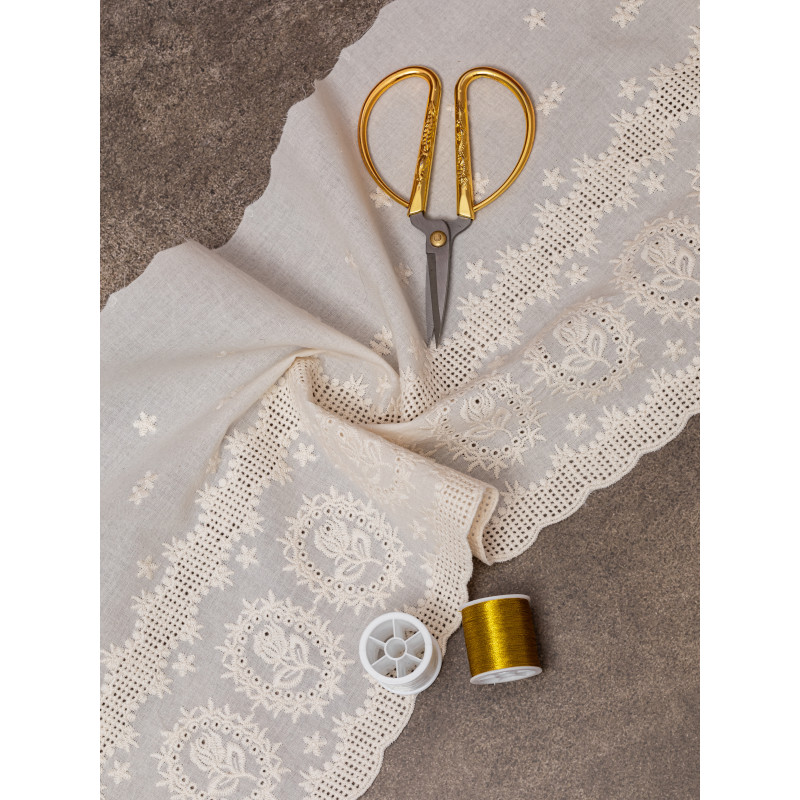 Шитье на батисте М939