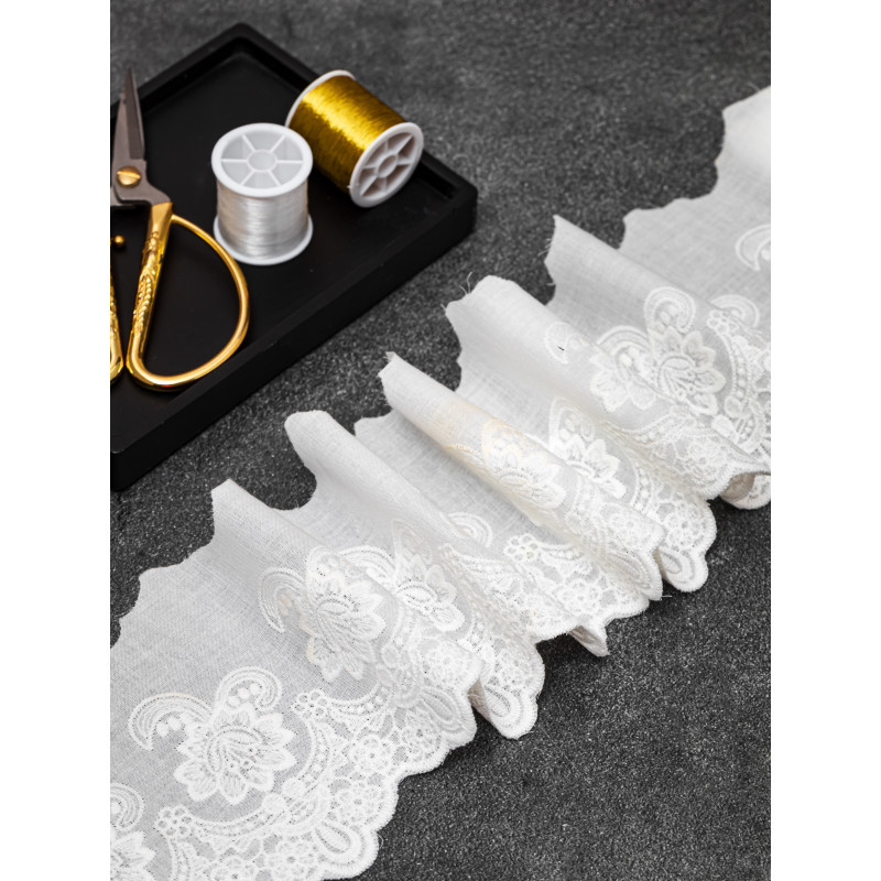 Шитье на батисте М912