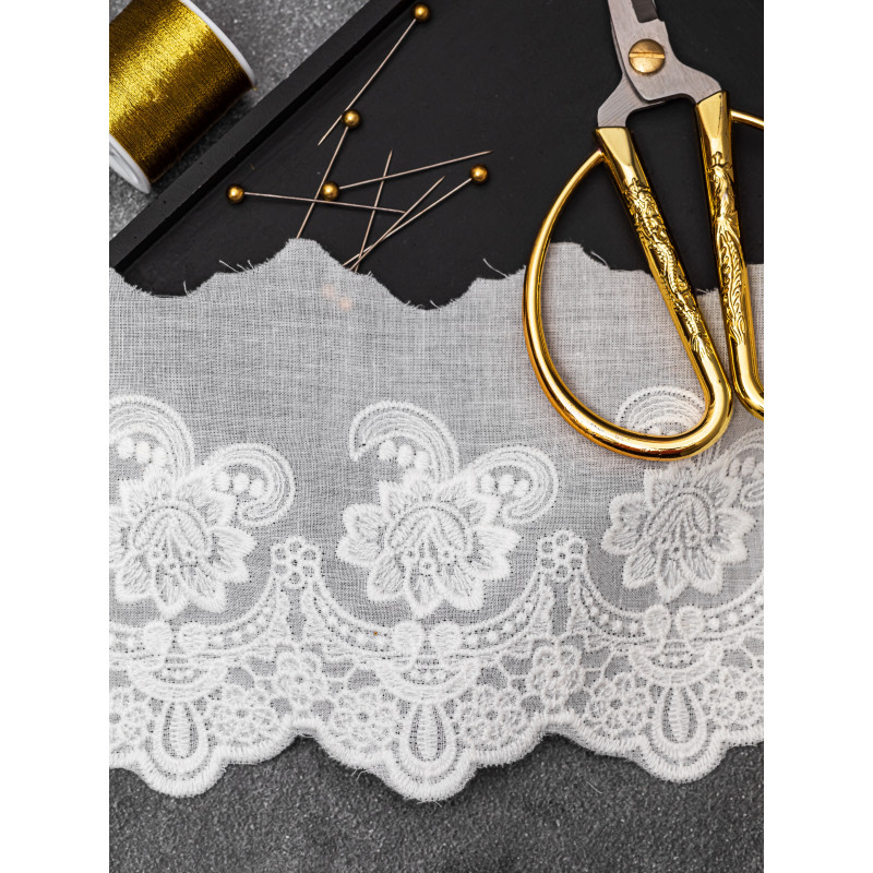 Шитье на батисте М912