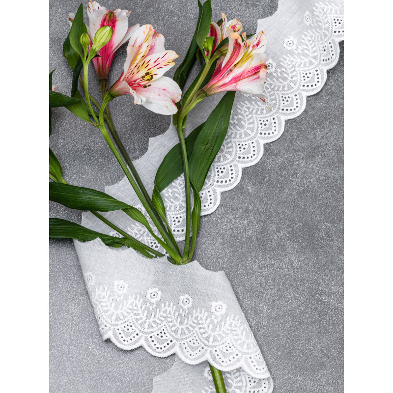 Шитье на батисте М855