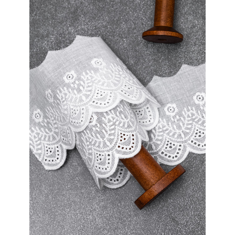 Шитье на батисте М855