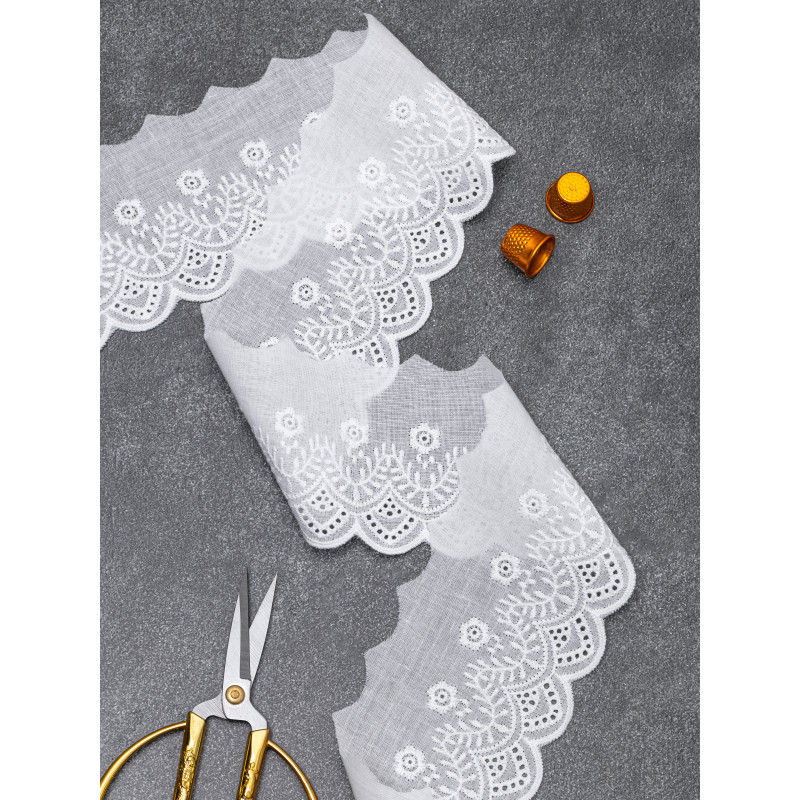 Шитье на батисте М855