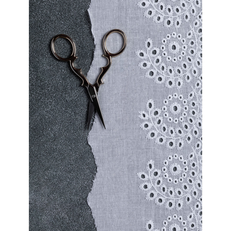 Шитье на батисте М862