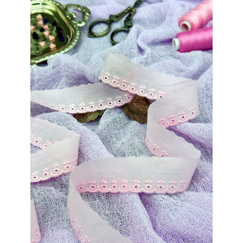 Шитье на батисте М385БР