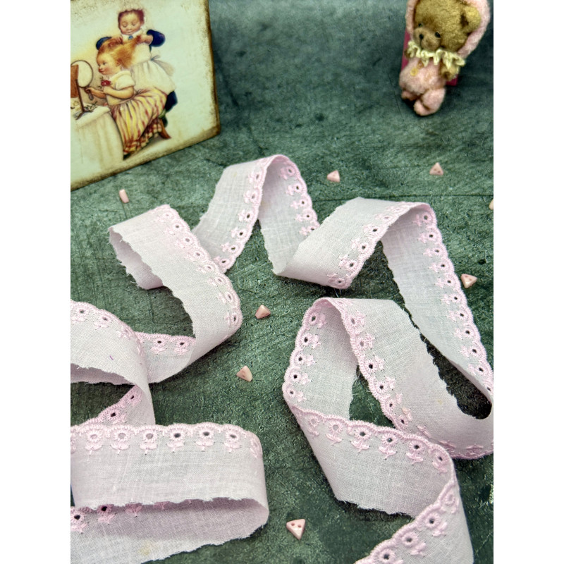 Шитье на батисте М385БР