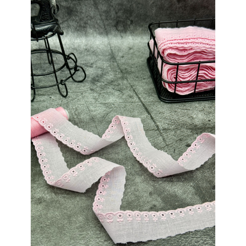 Шитье на батисте М385БР