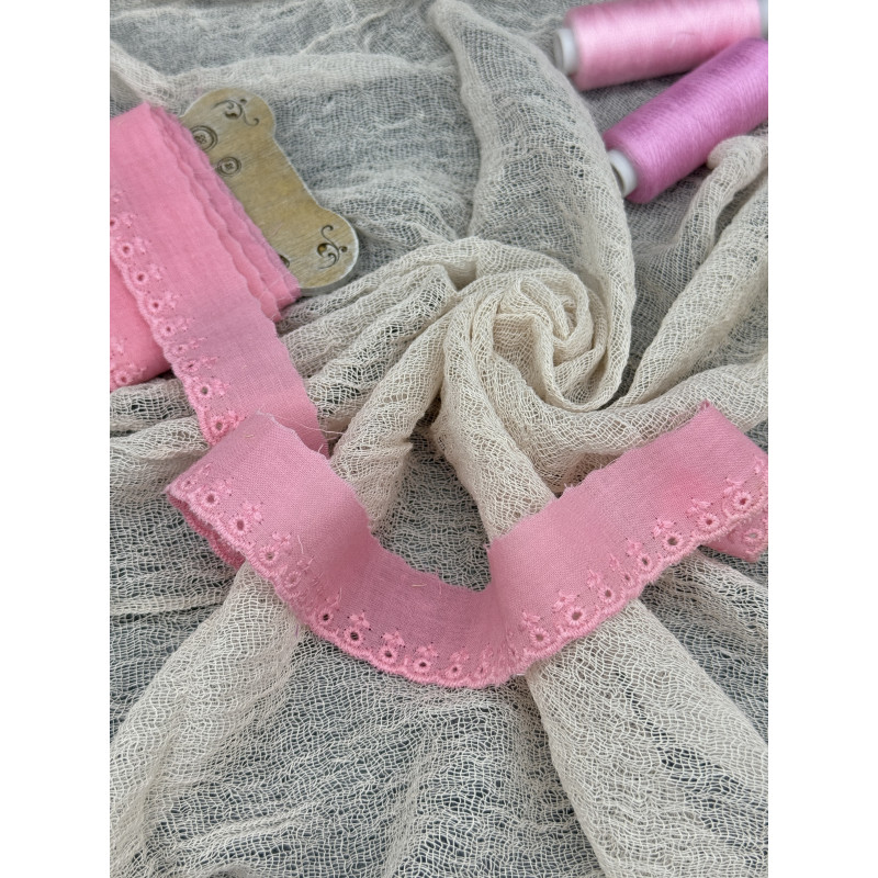 Шитье на батисте М385Р