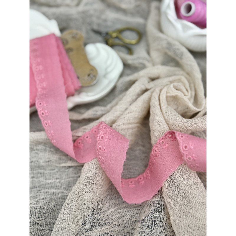 Шитье на батисте М385Р