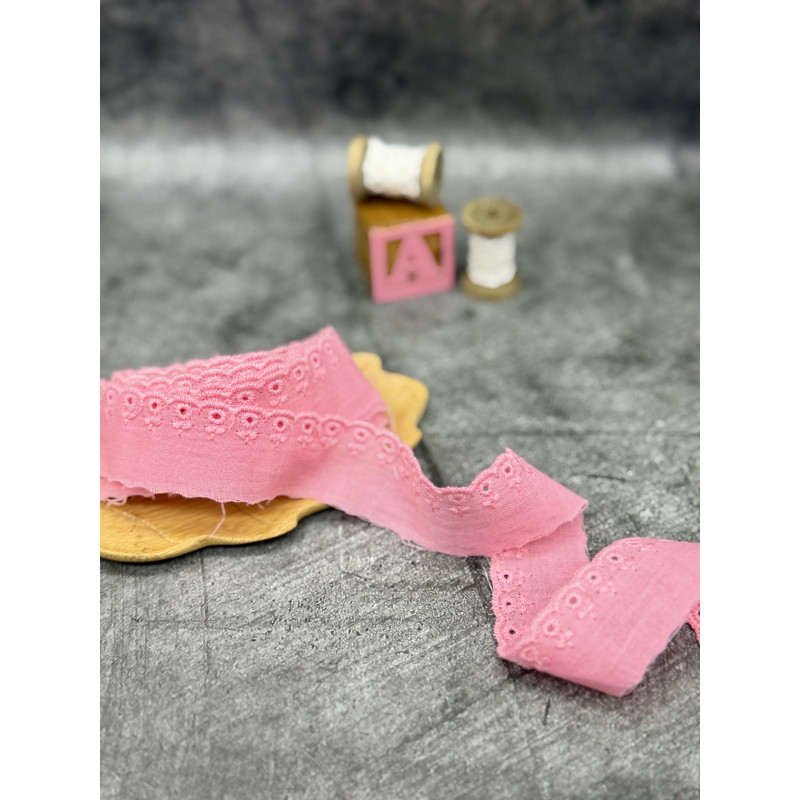 Шитье на батисте М385Р