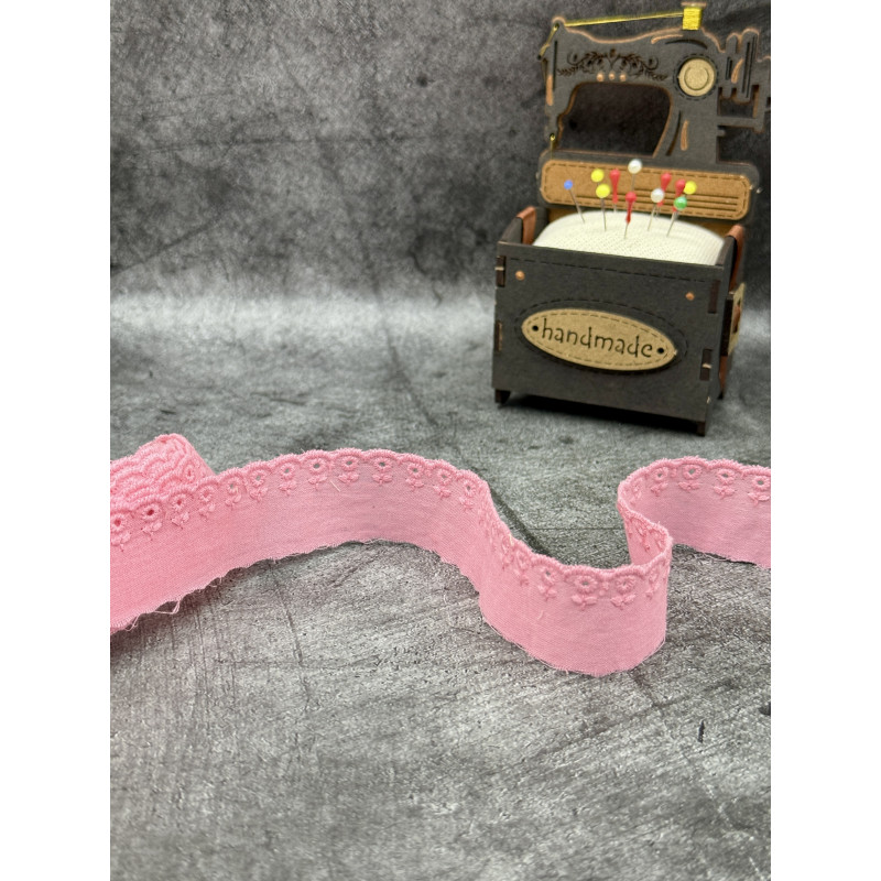 Шитье на батисте М385Р