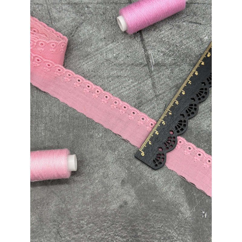 Шитье на батисте М385Р