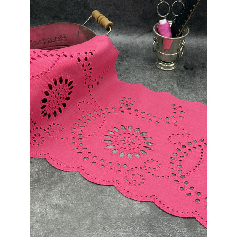 Шитье на батисте М561