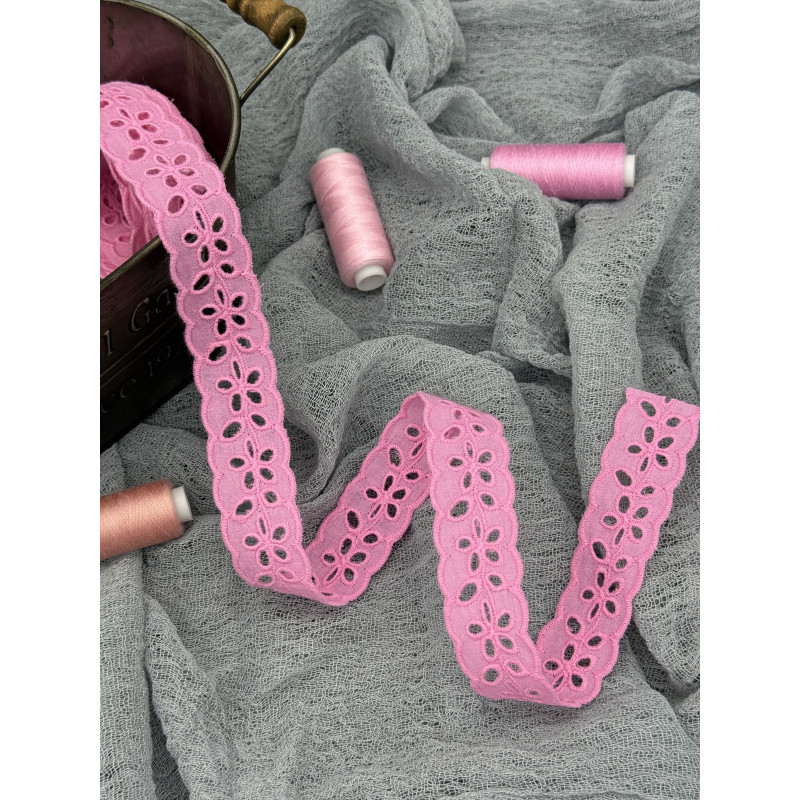 Шитье на батисте М403Р