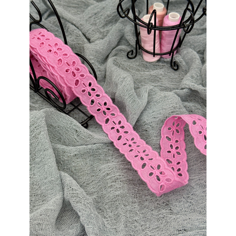 Шитье на батисте М403Р