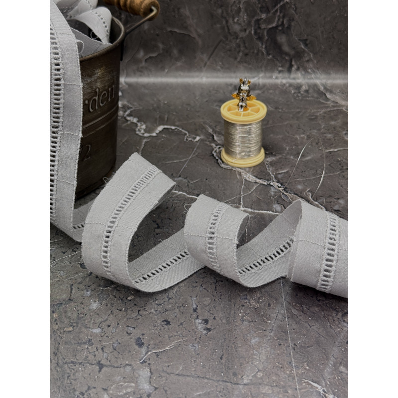 Шитье на батисте М397