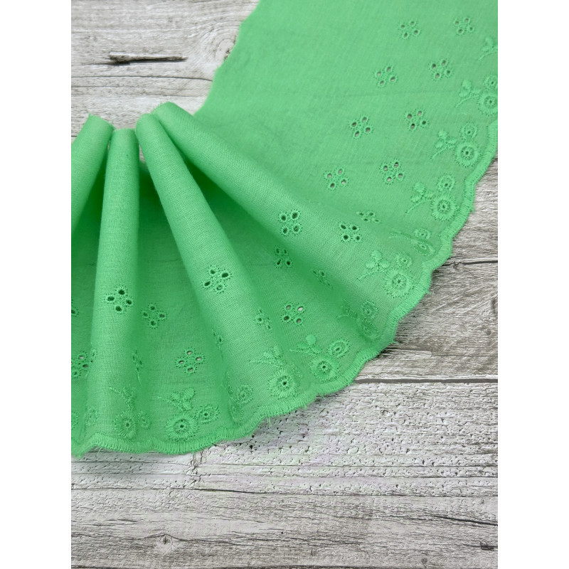 Шитье на батисте М410