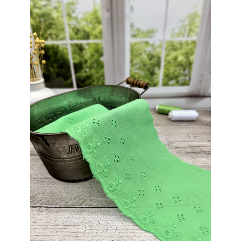 Шитье на батисте М410