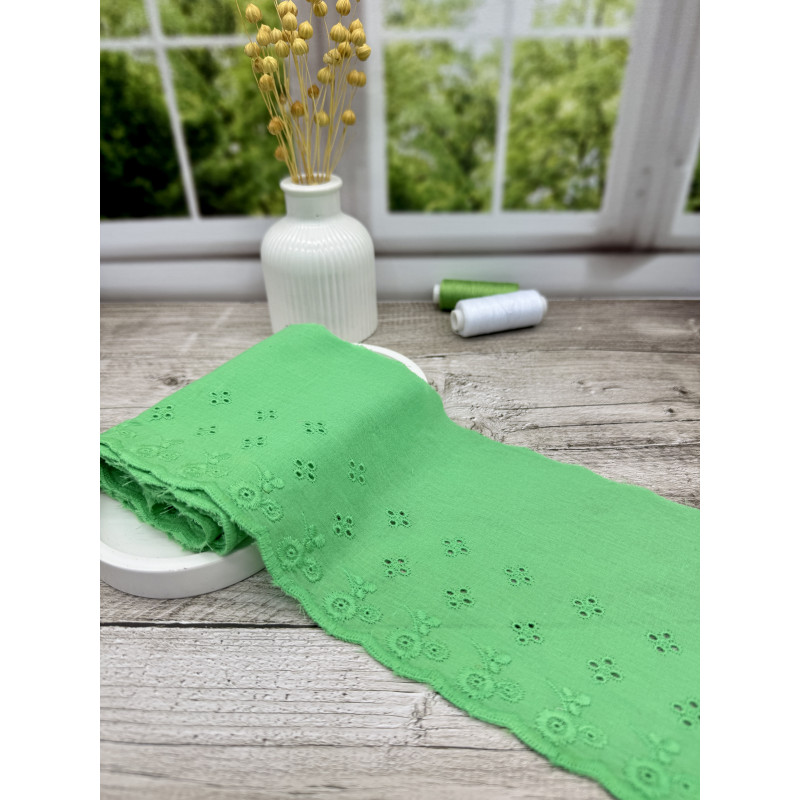 Шитье на батисте М410