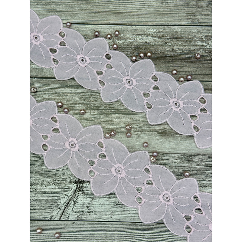 Шитье на батисте М424