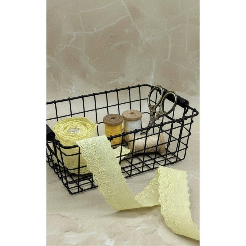 Шитье на батисте М390