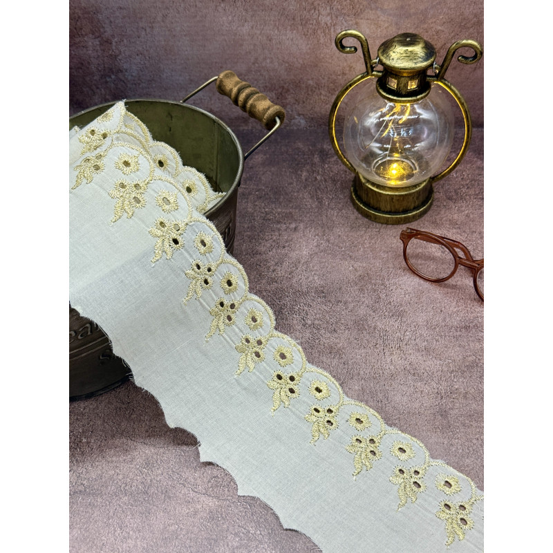 Шитье на батисте М412