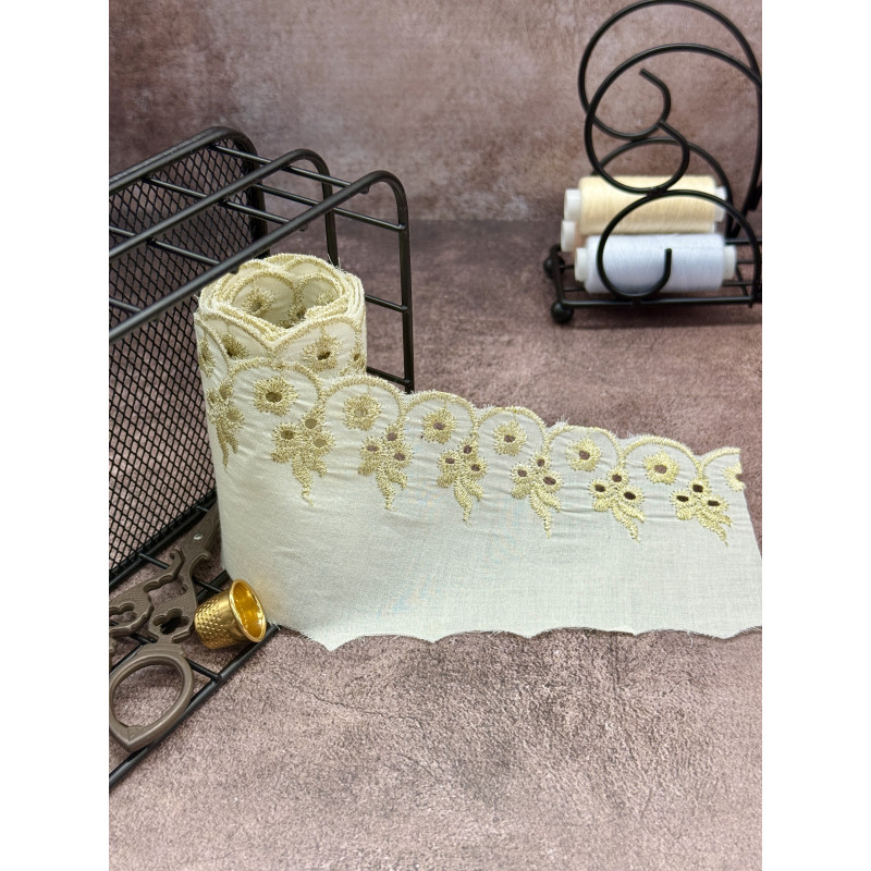 Шитье на батисте М412