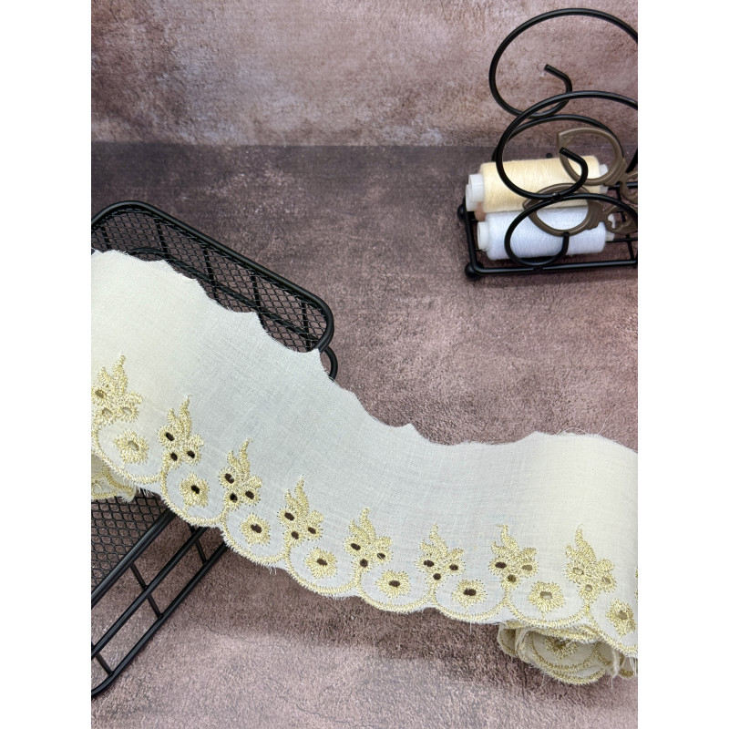 Шитье на батисте М412