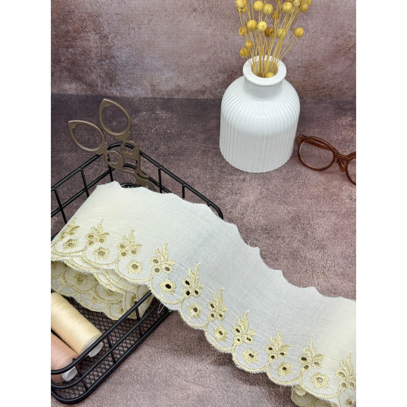 Шитье на батисте М412