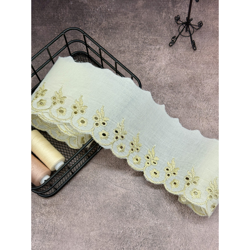 Шитье на батисте М412