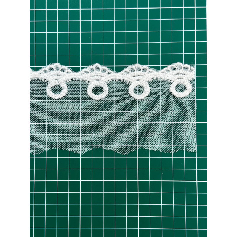 Вышивка на сетке С105