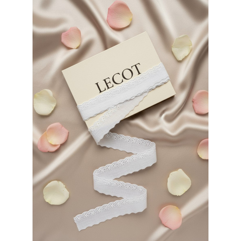 Шитье на батисте М914