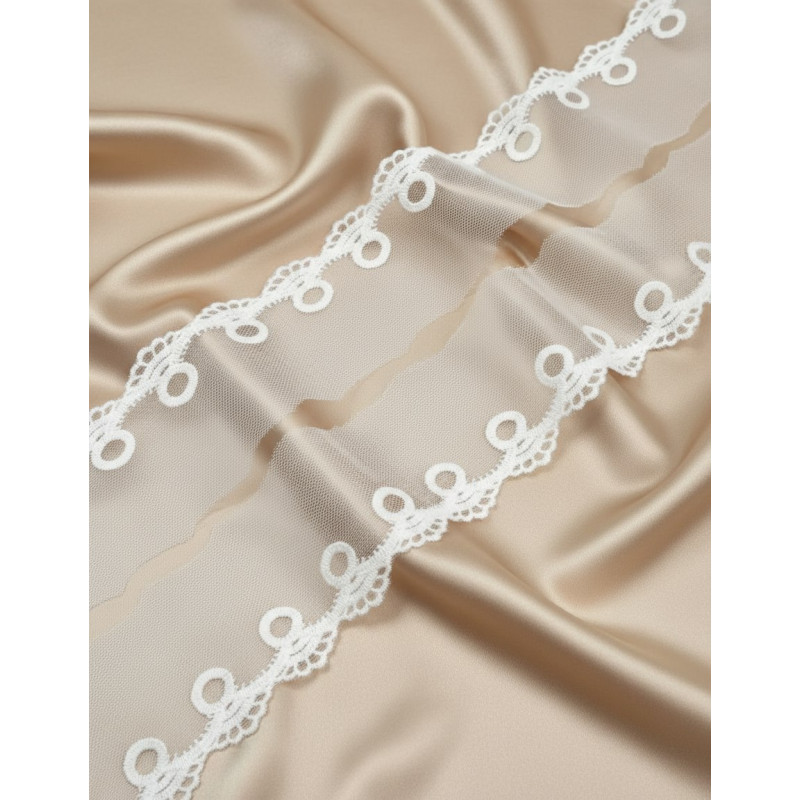 Вышивка на сетке С105