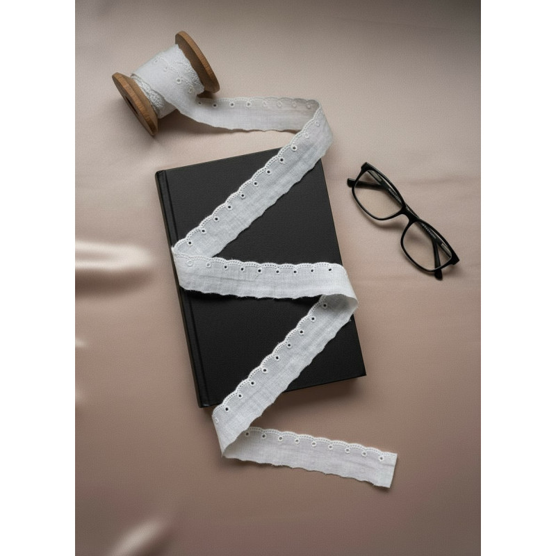 Шитье на батисте М915